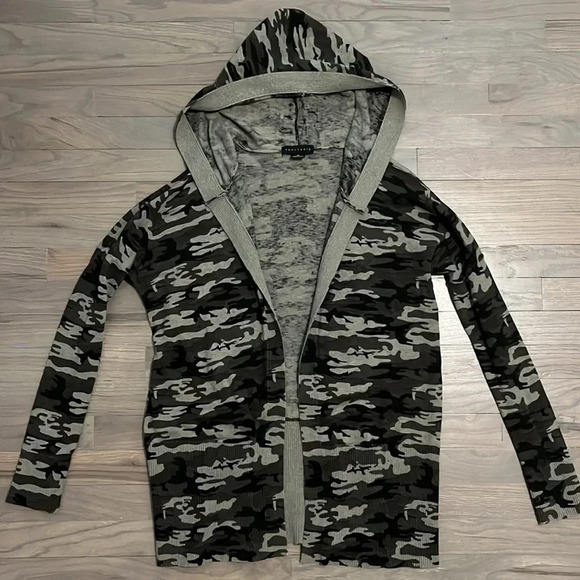 Sanctuary Hooded Camo Cardigan. XS - Picture 3 of 7